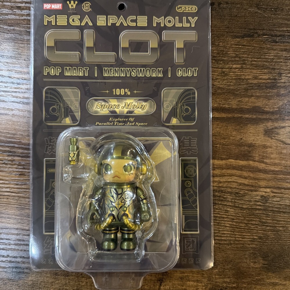 POPMART MEGA SPACE MOLLY Clot Green Thorn Collectible Model Toys 100% SEALED