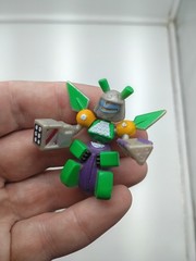 Vintage 2002 Hasbro Medabots Metabee Gold Warbandit Emperor & Kre-O Rhinox LOT