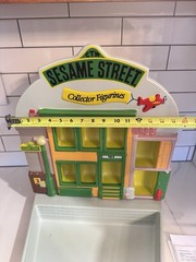Vintage 1986 Applause Sesame Street PVC Figure Display With 21 Figures. Rare.