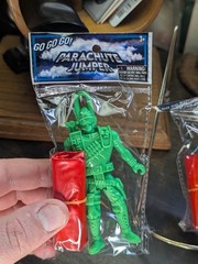 Parachute Jumper Paratroopers Pair (2 Styles) NEW/SEALED 2023 Working Chute 4″