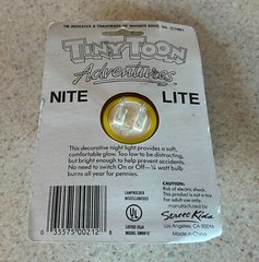 TINY TOONS ADVENTURES Nightlight (1991 Street Kids Toys) — On Card / Unopened