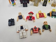 Roblox Jazwares Mix Match Mini Action Figure Accessory Lot of 25+ Pieces No Code