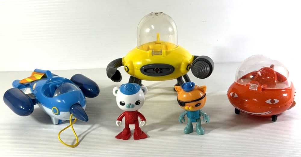 Lot of Octonauts Toys Gup-D Vehicle Crab Claw Drill, Gup-R, Gup-B with 2 Figures
