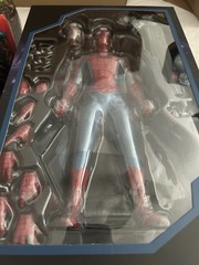 Hot Toys Spider-Man MMS679 (New Red & Blue Suit) No Way Home SEALED 1/6 Figure