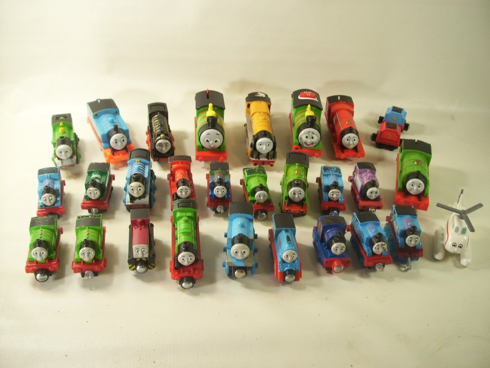 Thomas the tank train & Friends plastic die cast trackmaster 29 pc toy lot