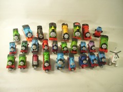 Thomas the tank train & Friends plastic die cast trackmaster 29 pc toy lot