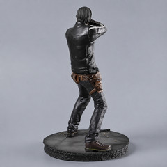 LEON S. KENNEDY RESIDENT EVIL BIOHAZARD 30CM PS4 COLLECTIBLE PVC FIGURE TOY NEW
