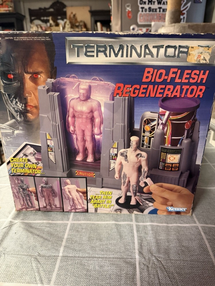 Terminator 2 BioFlesh Regenerator Playset in Original Box w/accessories Preowned