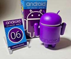 ANDREW BELL 2016 ANDROID SERIES 6 PURPLE ROBOT GOOGLE INC DEAD ZEBRA ART TOY