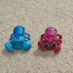 2 Xia Xia Pets: Loose Pink And Blue Hermit Crab Figure (no Batteries)