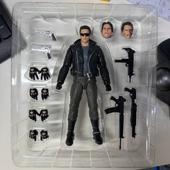 Medicom Toy MAFEX No.176 T-800 (The Terminator Ver.) USED U.S. SELLER