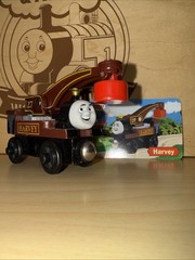 HARVEY ! THOMAS FRIENDS TRAIN WOODEN ! 2002 W/ CARD ! TOW TRUCK