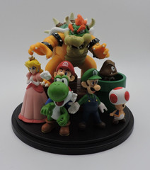 2010 Club Nintendo Platinum Club Super Mario Character Diorama Statue + BONUS!