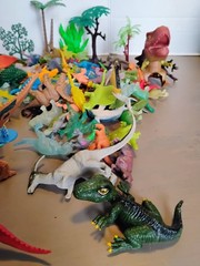 Lot of 100 Dinosaur Toys Mixed Rubber & Plastic Figures Unknown Brands