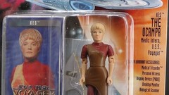 Kes Medic Intern Star Trek Voyager 1995 Playmates Unopened Action Figure & Card