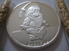 1 OZ .999 SILVER BASHFUL SNOW WHITE 7 DWARFS 50TH ANNIVERSARY DISNEY COIN +GOLD