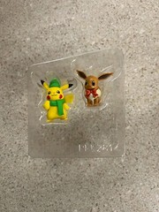 Pokemon Holiday Battle Figure Pack Eevee & Pikachu Christmas New Damaged Package