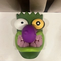 Courage the Cowardly Dog – Eustace Mask Limited Edition Vinyl Figure