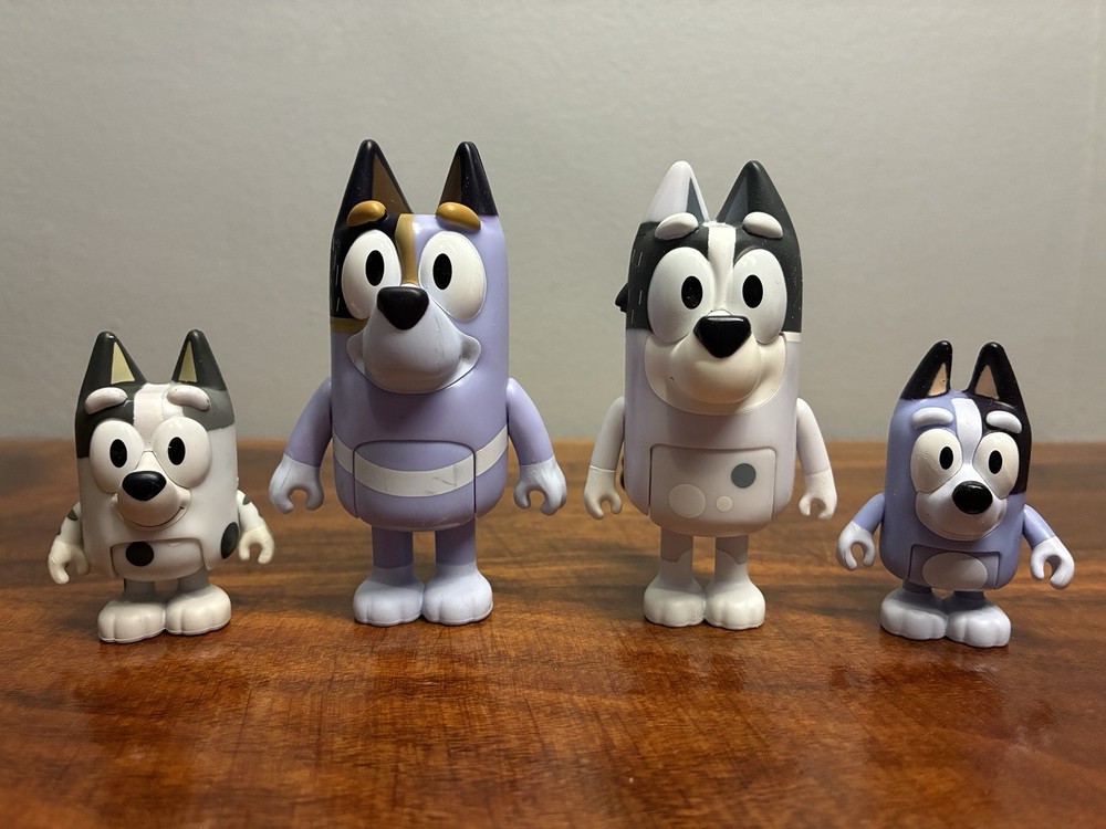 Bluey Figures UNCLE STRIPE FAMILY Heeler Aunt Trixie Puppy Socks Muffin LOT Blue
