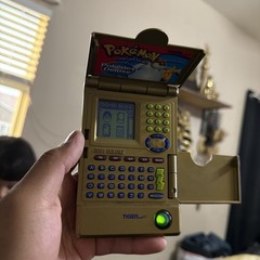 Pokemon Pokedex Deluxe Gold Edition 2001 Rare Vintage Collectable