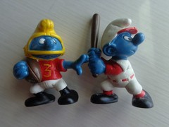 Vintage 1979 large 10″ Stuffed Smurf and 4 Small rubber Smurfs