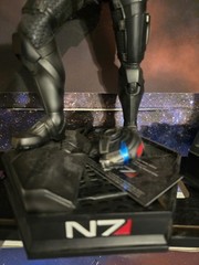 Mass Effect Male Shepard 1/6 Scale Dark Horse Statue