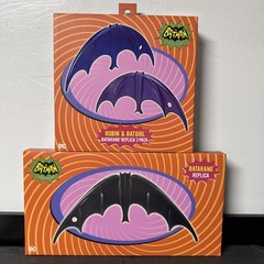 Batman (1966 Classic TV Show Series) Replica BATMAN ROBIN BATGIRL Batarang Neca