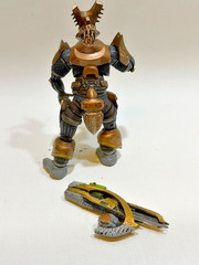 Mcfarlane Halo 3 Brute War Chieftain Figure with Broken Hand SEE PHOTOS