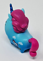 Uni-Verse Arcadey Sadey Unicorn Figure Fantasyland sml 2″ t blue w/ pink 40700