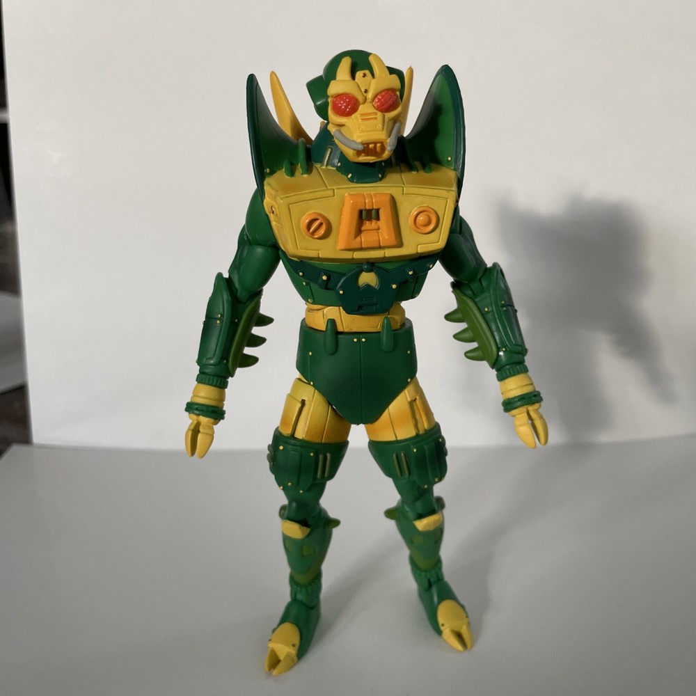 DC Universe Classics NEW GODS – MANTIS (WAVE 9) – ACTION FIGURE