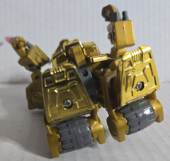 BANDAI SD Superior Defender Gundam Force Action Figure Gold Captain Gundam 5″