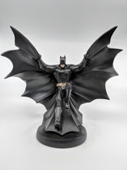 BATMAN BEGINS~BATMAN~’IN FLIGHT’~STATUE~LE 4000~GENTLE GIANT LTD~DC DIRECT~MIB