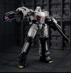 Jingke One Tank Megatron Transforming Robot Figure Ss114 18cm Toy Wonderful Gift