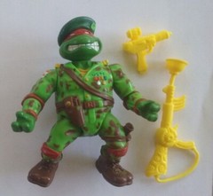 TMNT RAPH THE TEEN GREEN BERET Teenage mutant Ninja Turtles with 2  Accessories
