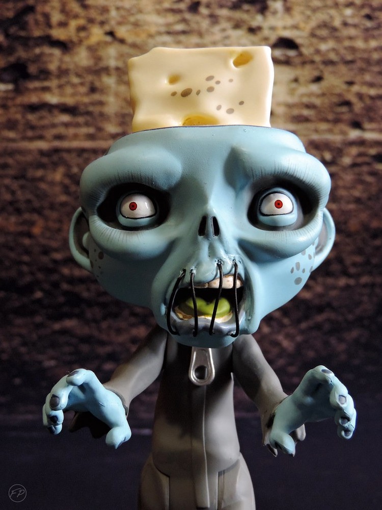 [NIB~SDCC2008] TOFU THE VEGAN ZOMBIE Vinyl Figure [w/Removable Tofu Brain] *Art