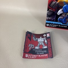 Hasbro Transformers Studio Series 86/25 Autobot Blaster & Eject