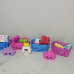 SHOPKINS Lot of 90 Characters Mixed Seasons + 6 Totes 2 Sizes