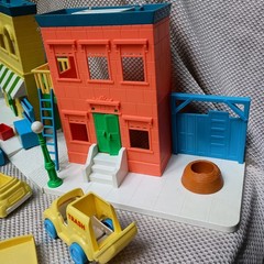 VTG 1991 ILLCO Sesame Street Playset w/ all Figures Few Missing Pieces DMGD Box