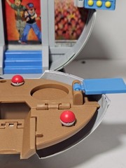 Pokemon Pokeball Gym Battle Arena Micro Playset Red Vintage 2009 Ash Brock Toy