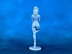 Action Figure cabaret dancer 40mm Resin Figure. Tabletop Miniature