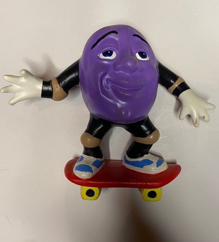Vintage California raisins on a skateboard 5 1/2 inches tall