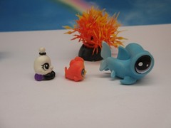 LITTLEST PET SHOP RARE #1-68 OTIS HEADHAMMER MINI SHARK, TEENSIE FISH & CRAB