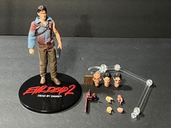 Mezco Evil Dead 2 Dead By Dawn One:12 Collective Ash Williams Action Figure