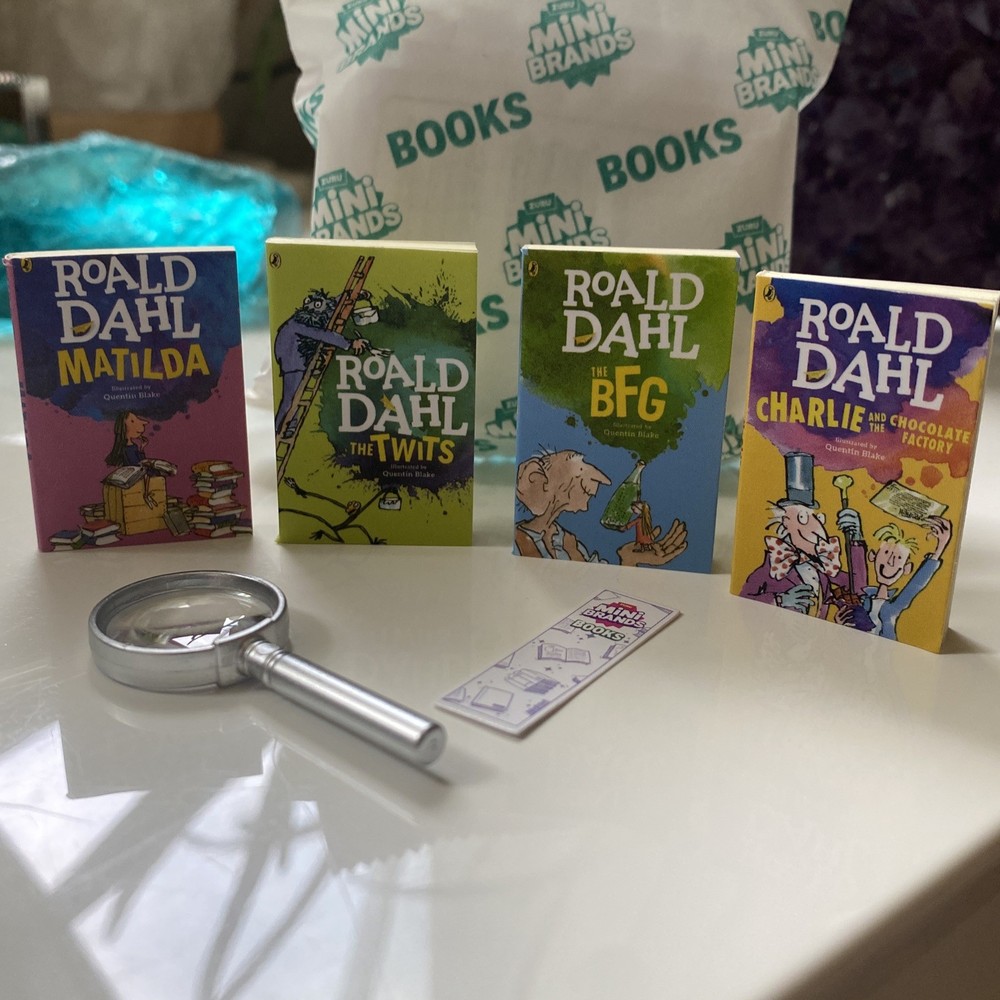 Mini Brands Books x4 Roald Dahl Set: BFG, Matilda, Twits, Charlie + bookshelf