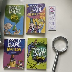 Mini Brands Books x4 Roald Dahl Set: BFG, Matilda, Twits, Charlie + bookshelf