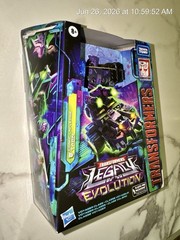 Comic Universe Tarn (Voyager Class) Transformers Legacy Evolution NIB