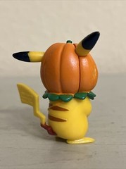 HALLOWEEN PIKACHU POKEMON 1.5” ACTION FIGURE TOY (PRE-OWNED)