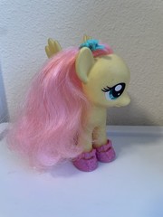 RARE My Little Pony Fashion Style Fluttershy from 2010 w/ Shoes & Cape!