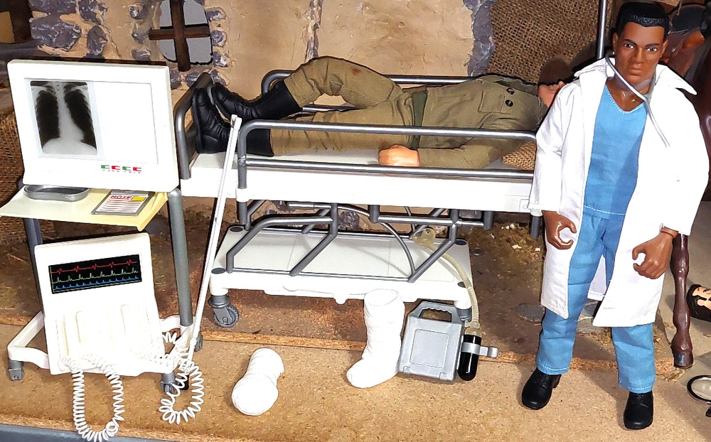 1/6 GI Joe Power Team U.S. Soldier Medical Set with Doctor Loose