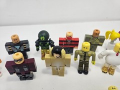 Roblox Jazwares Mix Match Mini Action Figure Accessory Lot of 25+ Pieces No Code